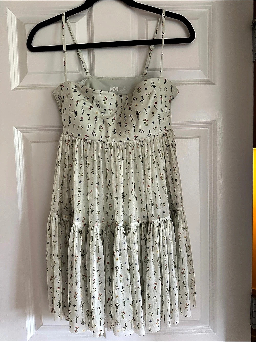 ALEX Stunning Floral Tiered Midi Dress in White Size Small Like New